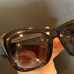 Gucci 3827 sunglasses with case